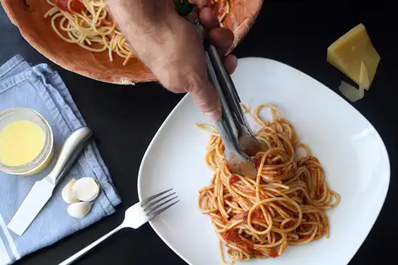 How to use kitchen tongs